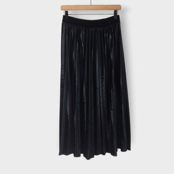 On 34th Black Velvet Pleated Midi Skirt Sz Small Goth Emo Dark Fairy Romantic - Picture 1 of 11